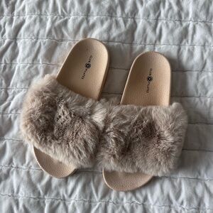 Fuzzy Faux Fur Slippers - Tan